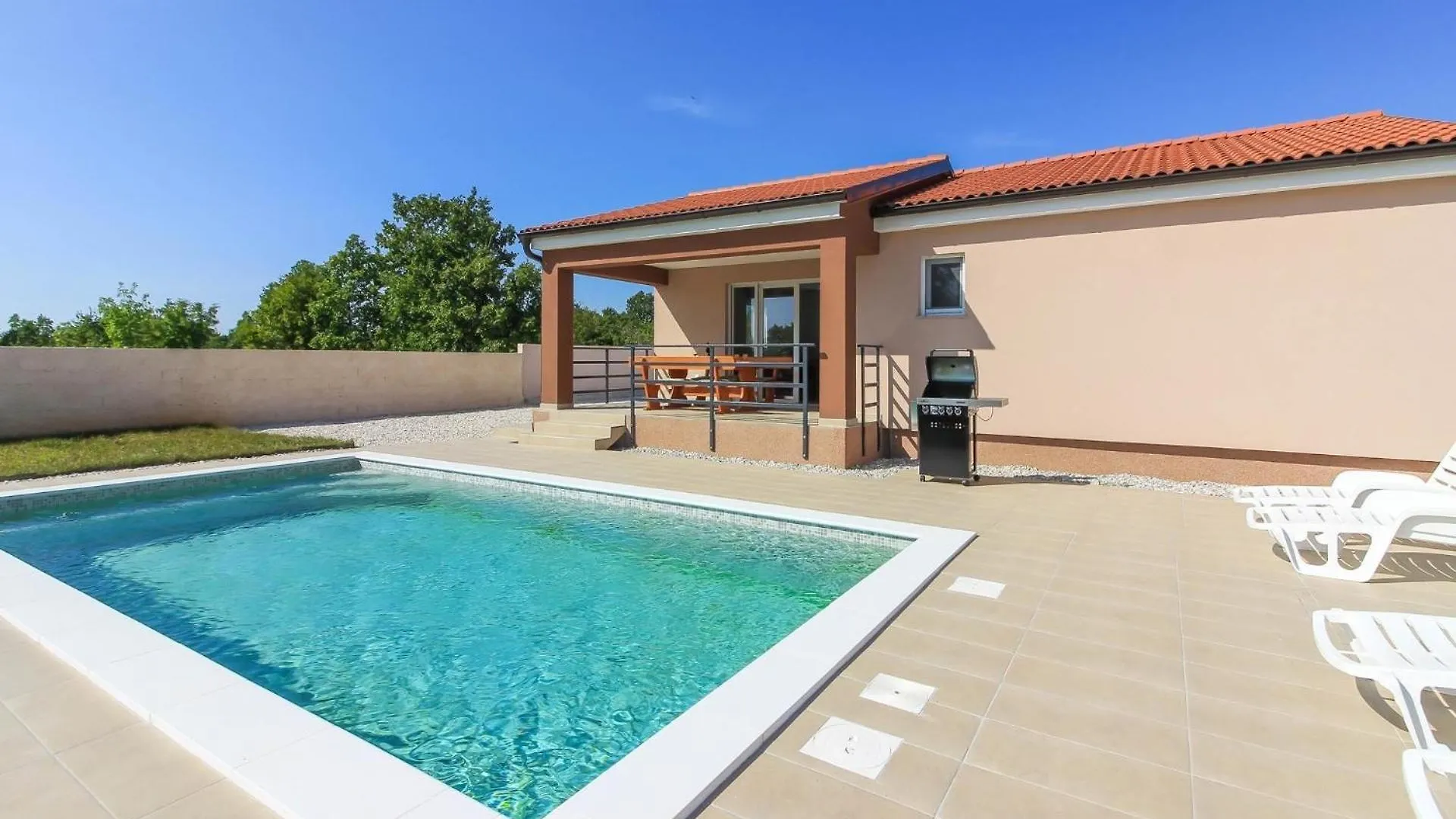 Ferienhaus Mit Privatpool Fuer 5 Personen Ca 95 Qm In Stokovci, Istrien Binnenland Von Istrien