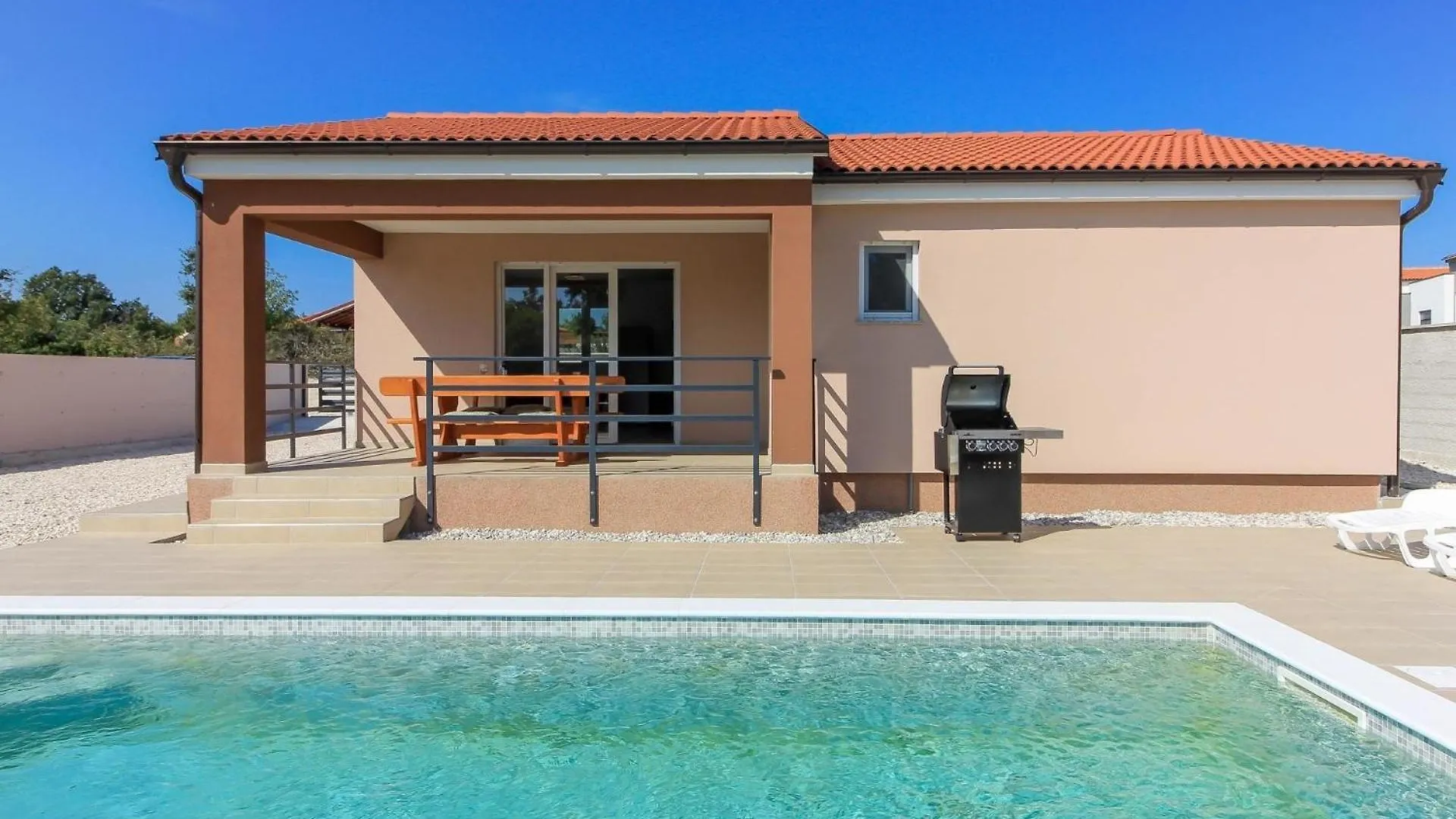 Ferienhaus Mit Privatpool Fuer 5 Personen Ca 95 Qm In Stokovci, Istrien Binnenland Von Istrien Štokovci